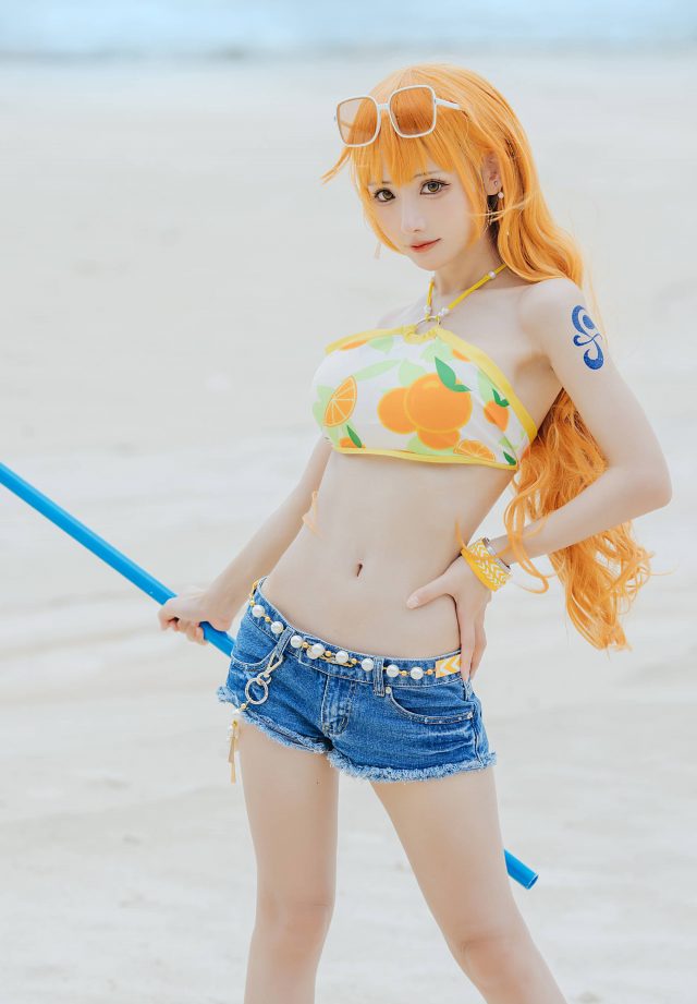 穿越《航海王》海洋世界：紫氯氯的“小贼猫”娜美COS-ACGAI艺图
