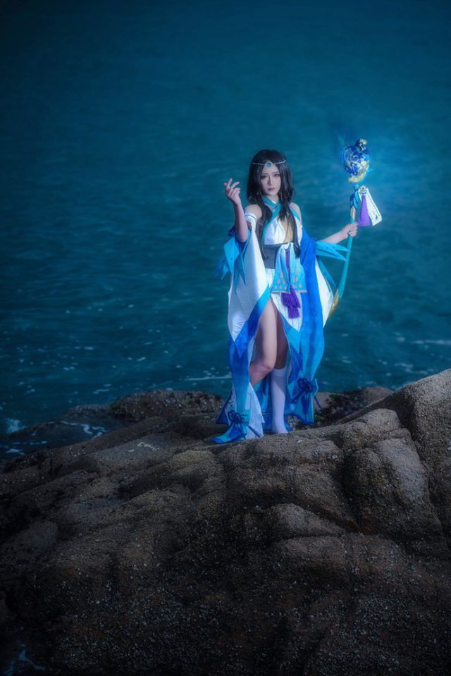 coser@_Azusaa_在《阴阳师》化身美丽的“占卜师”八百比丘尼-ACGAI艺图