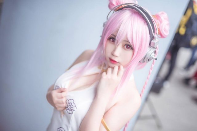 coser@依依超级懒在现实生活中化身性感的“超级索尼子”-ACGAI艺图