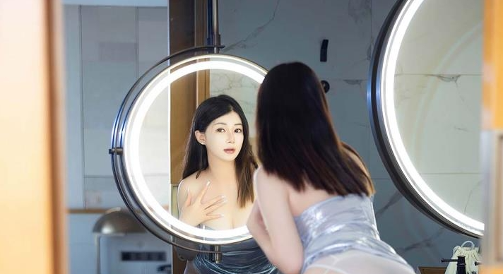 HuaYang花漾618期：银亮与纯白交织的时尚盛宴，凯竹Quinn的灵感绽放-ACGAI艺图