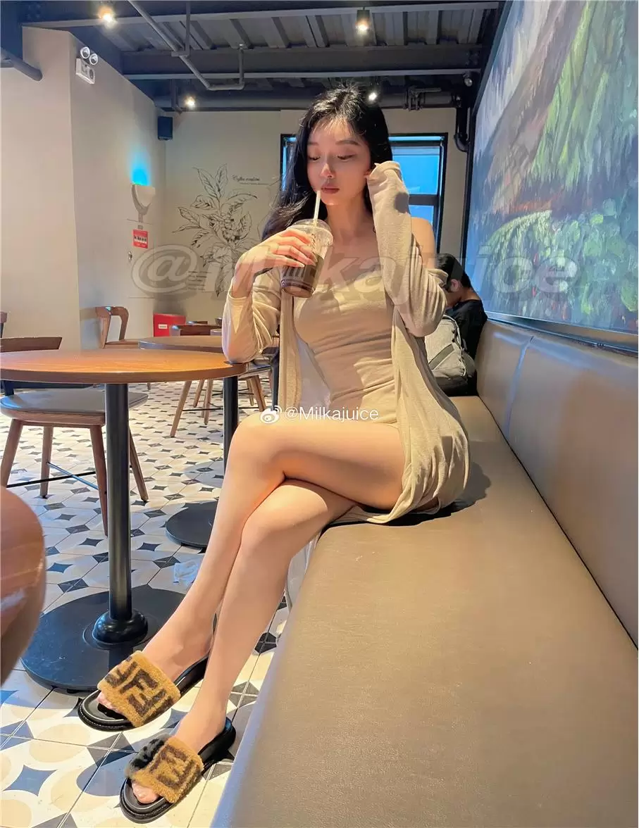 微密圈网红牛奶里的果汁图集作品，独特风格展现高超摄影技艺-ACGAI艺图