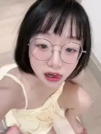 王胜利微博擦边内容热议，网友对她微博内容的讨论-ACGAI艺图
