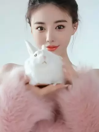 猪小七个人风采评价，评价她的个人风采-ACGAI艺图
