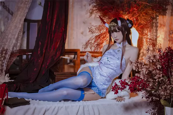 二佐nisa碧蓝航线旗袍美腿照，性感火辣床上诱惑-ACGAI艺图