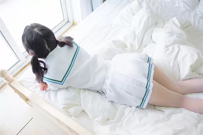 阿诺不是施瓦辛戈白色死库水JK制服，甜美与性感的魅力展现-ACGAI艺图
