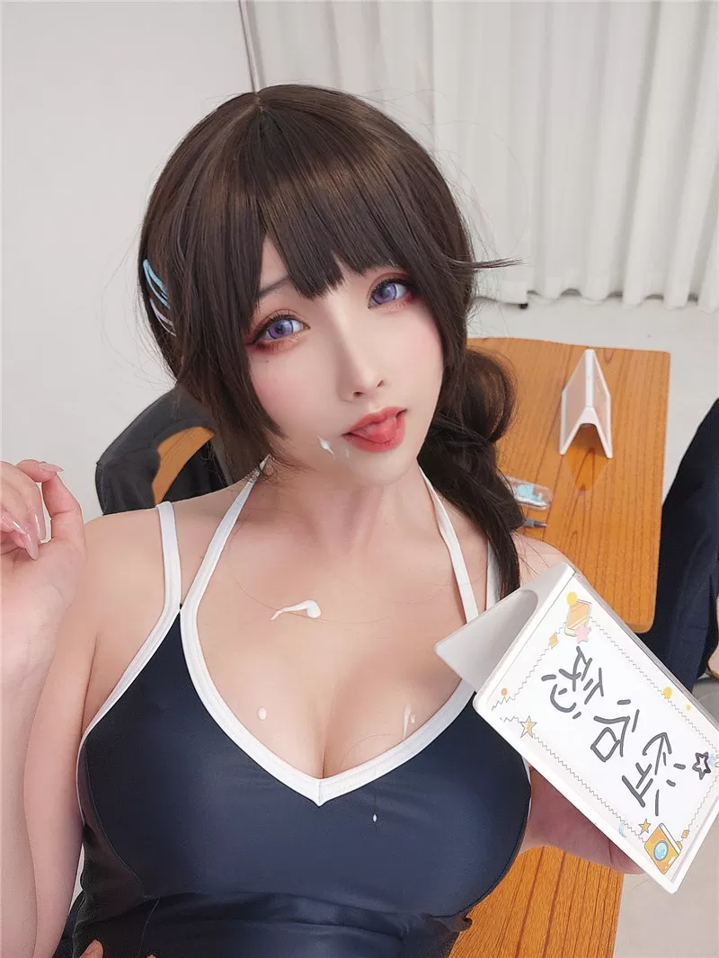 湖北妹子rioko凉凉子，从热辣到端庄，创造多重魅力-ACGAI艺图