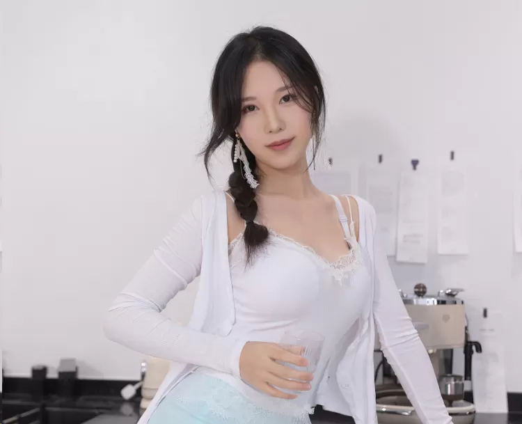 陈若依：抖娘-利世，抖音网红的真实身份是谁？-ACGAI艺图