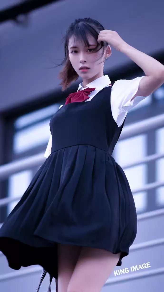 【软妹@虫皿虫皿】清新优雅、穿上白色丝丝的国产美少女-ACGAI艺图