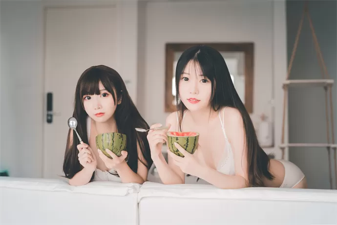 面饼仙儿COS界的璀璨之星，价值与魅力揭秘-ACGAI艺图
