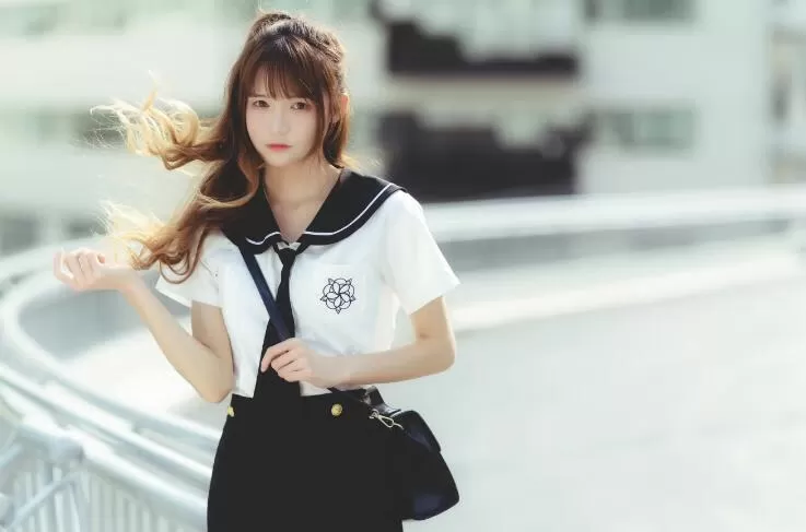 《约定的桥》中兔子Zzz不吃胡萝卜cosplay作品：纯白魅力闪耀！-ACGAI艺图
