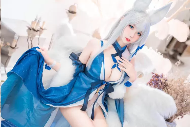 Momoko葵葵小姐姐cos《碧蓝航线》信浓礼服，白狐狸耳耳朵太可爱啦！-ACGAI艺图