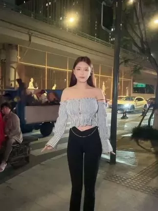 抖音网红奶雯的微密圈资源汇总，引发争议的私密诱人内容-ACGAI艺图
