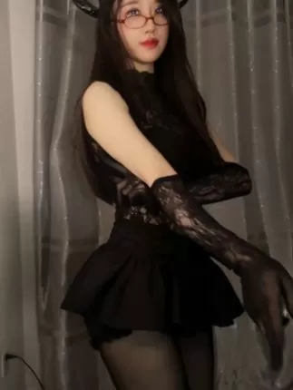 轩子巨二兔酒店直播放飞自我，不可错过的精彩瞬间-ACGAI艺图
