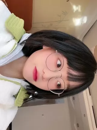 微密圈_王胜利抖音60万粉丝的擦边博主，长相清纯可爱引发热议-ACGAI艺图