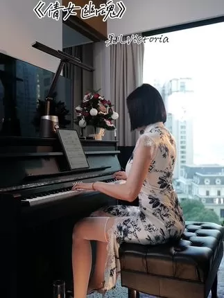 果儿 Victoria 爆火原因，颜值与才华的完美结合-ACGAI艺图