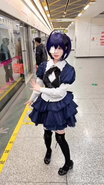 嗷呜虎虎（虎森森）圣诞精灵cos写真图集，圣诞cosplay美图-ACGAI艺图