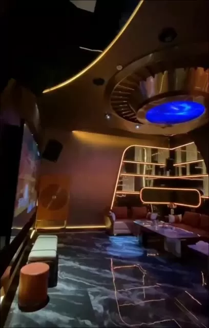 张贺玉Ins图集作品鉴赏，探索网红张老师的独特视觉风格-ACGAI艺图