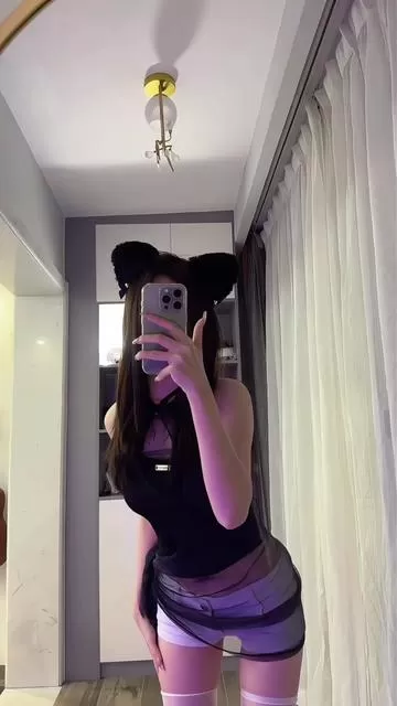 抖音佐佐酱直播5白丝足底翻白眼，颜艺挑战的爆笑背后故事-ACGAI艺图