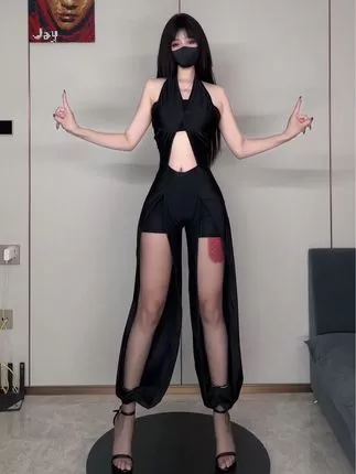阿尔卑香小狗子微博与抖音的差异，她的反差魅力揭秘-ACGAI艺图