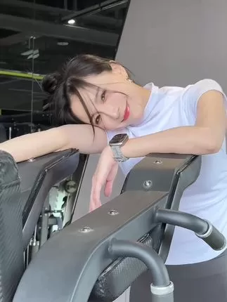 李嘉欣97的个人资料与成长经历，从青涩少女到网红女神的蜕变-ACGAI艺图