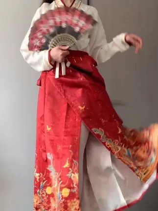 林扣弦的微密圈有啥值得关注？抖音粉丝202万热议的内容-ACGAI艺图
