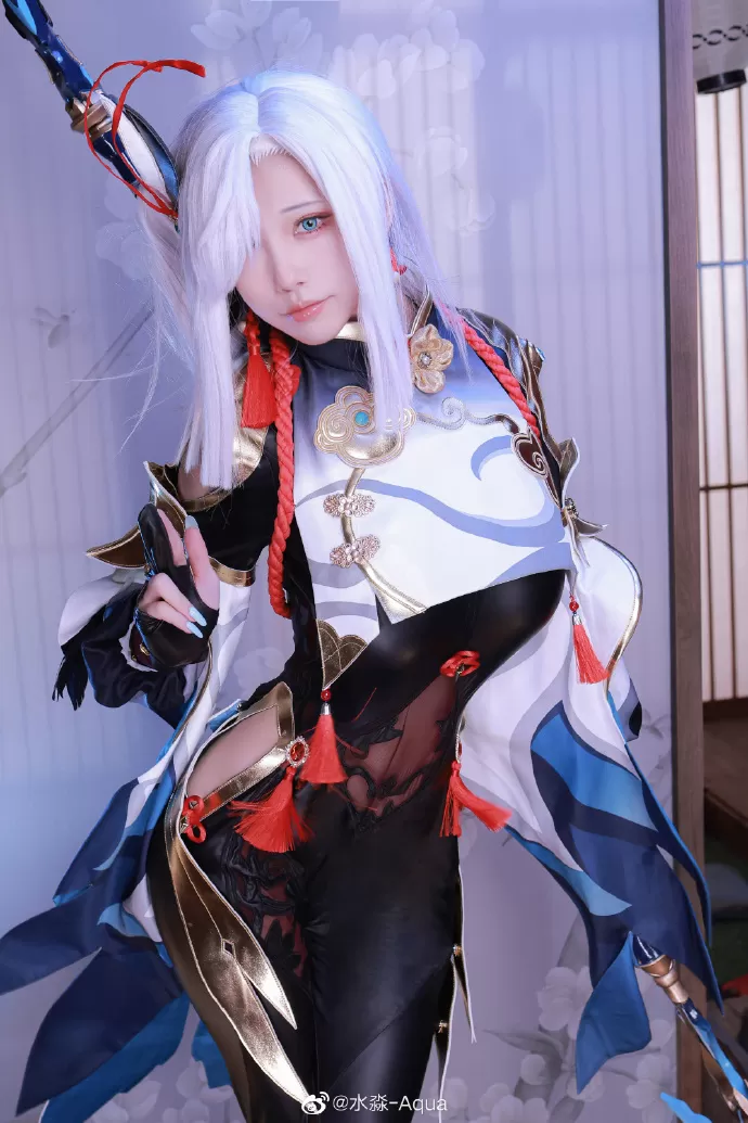 水淼Aqua申鹤cosplay写真赏析，这个感觉怎么有点不大对劲啊-ACGAI艺图